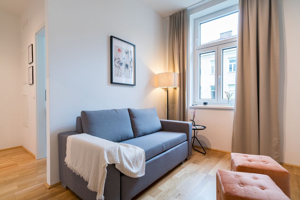 Thumb - Versatile Viennese Altbau Apartment nearby the Vienna Exhibition Center with Space for Four num - 1